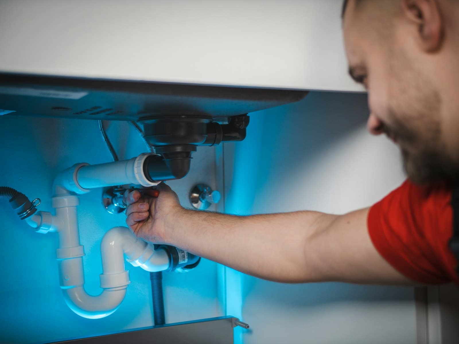 Lavabo gider hattında tıkanıklık açma
